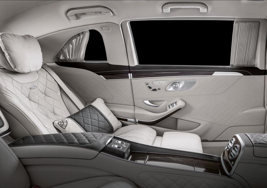 Интерьер Mercedes-Maybach S650 Pullman (VV222) 2018 года  (фото 10 из 10)